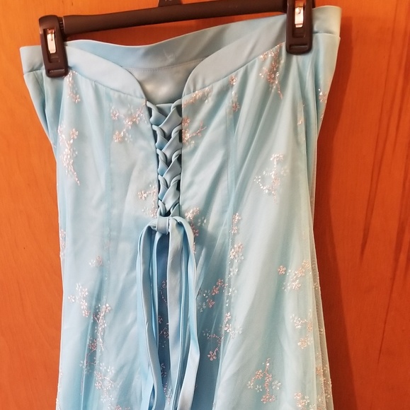 Dress - Picture 3 of 4